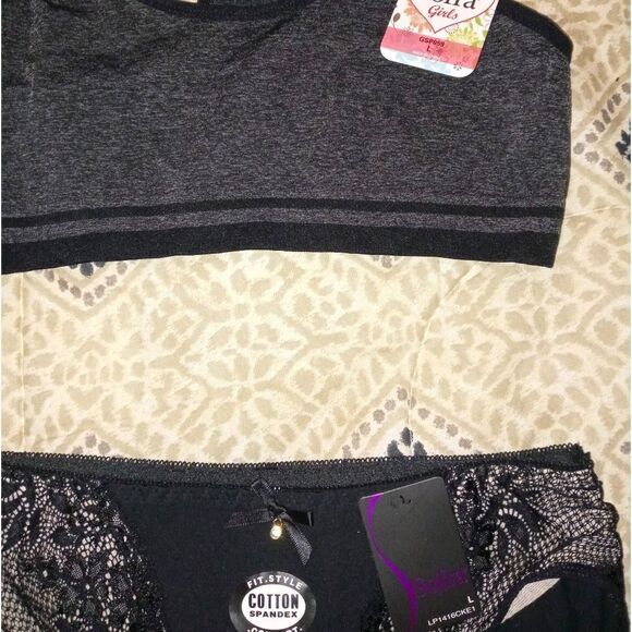 Surprise Panty and bra set - Picture 3 of 4